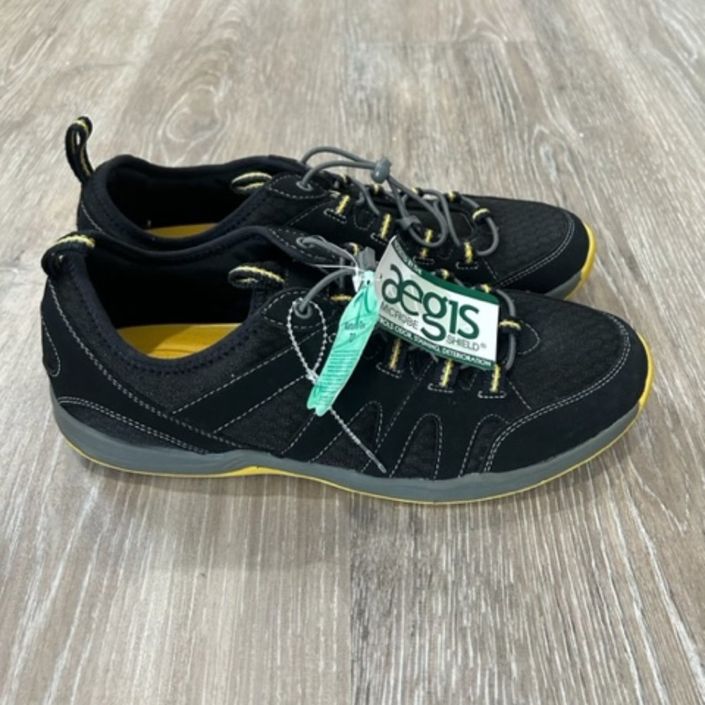 Lands End Mens 10D Active Water Shoes Black Leather Mesh Hiking Bungee